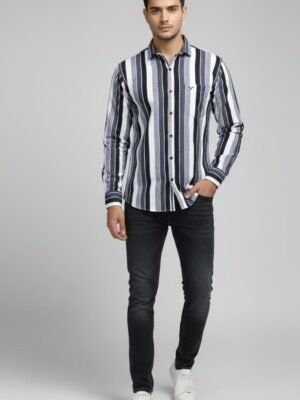 Men Regular Fit Striped Spread Collar Casual Shirt